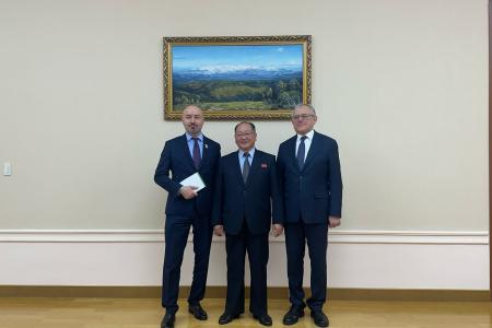 Делегация КПРФ во главе с Казбеком Тайсаевым и Александром Ющенко продолжает работу в КНДР