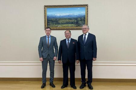 Делегация КПРФ во главе с Казбеком Тайсаевым и Александром Ющенко продолжает работу в КНДР