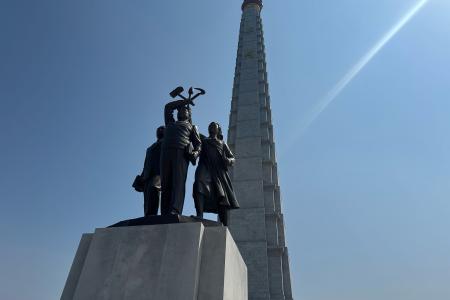 Делегация КПРФ во главе с Казбеком Тайсаевым и Александром Ющенко продолжает работу в КНДР