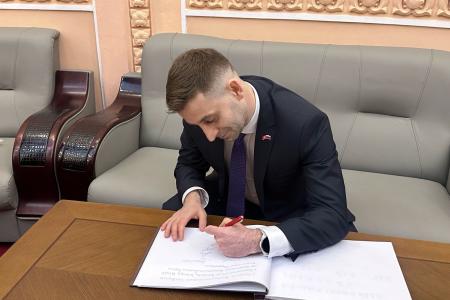 Делегация КПРФ во главе с Казбеком Тайсаевым и Александром Ющенко продолжает работу в КНДР