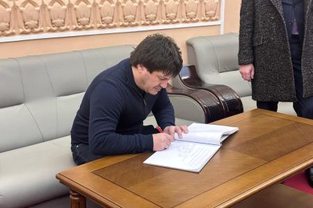 Делегация КПРФ во главе с Казбеком Тайсаевым и Александром Ющенко продолжает работу в КНДР