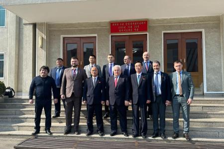 Делегация КПРФ во главе с Казбеком Тайсаевым и Александром Ющенко продолжает работу в КНДР