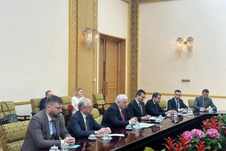 Делегация КПРФ во главе с К.К. Тайсаевым и А.А. Ющенко продолжает работу в Корейской Народно-Демократической Республике
