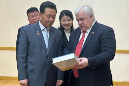Делегация КПРФ во главе с К.К. Тайсаевым и А.А. Ющенко продолжает работу в Корейской Народно-Демократической Республике