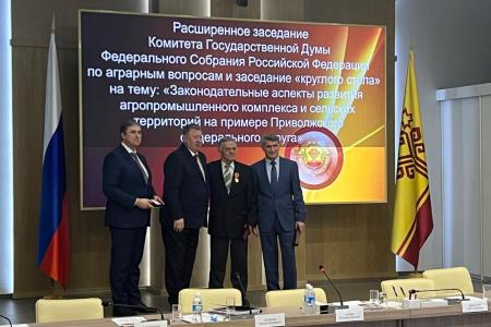 Владимир Кашин провел в Чебоксарах выездное заседание «круглого стола» на тему «Законодательные аспекты развития агропромышленного комплекса и сельских территорий на примере Приволжского федерального округа»