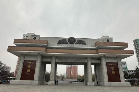 Делегация КПРФ во главе с К.К. Тайсаевым и А.А. Ющенко продолжает работу в Корейской Народно-Демократической Республике