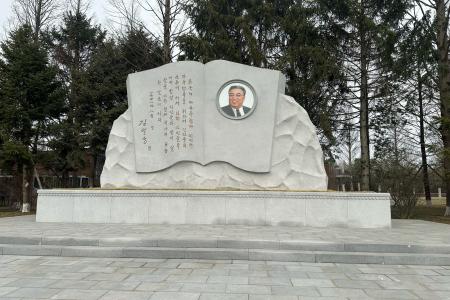 Делегация КПРФ во главе с К.К. Тайсаевым и А.А. Ющенко продолжает работу в Корейской Народно-Демократической Республике