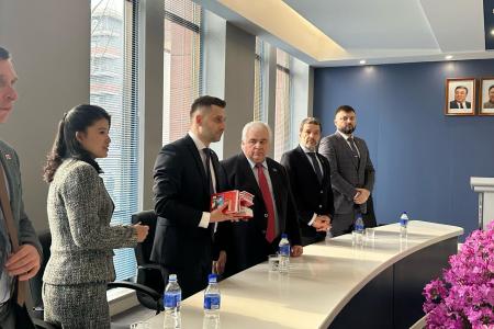 Делегация КПРФ во главе с К.К. Тайсаевым и А.А. Ющенко продолжает работу в Корейской Народно-Демократической Республике