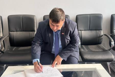 Делегация КПРФ во главе с К.К. Тайсаевым и А.А. Ющенко продолжает работу в Корейской Народно-Демократической Республике
