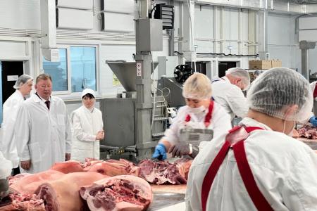 В ходе рабочего визита в Чувашию Владимир Кашин  открыл новый цех по переработке мясной продукции и посетил молочное производство