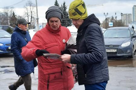Ивановские коммунисты и комсомольцы поздравили горожан с Днём космонавтики