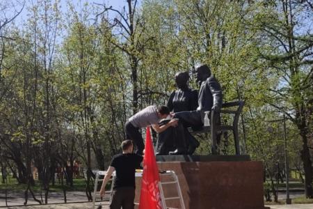 «Вычистим всю грязь из России!». Московские коммунисты провели Ленинские субботники