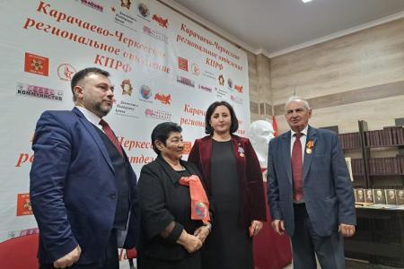В Черкесске открыт новый памятник В.И. Ленину, состоялся Форум лево-патриотических сил Карачаево-Черкесии, возложены венки и цветы Ильичу