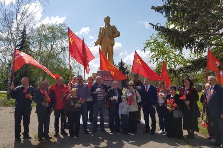 В Черкесске открыт новый памятник В.И. Ленину, состоялся Форум лево-патриотических сил Карачаево-Черкесии, возложены венки и цветы Ильичу