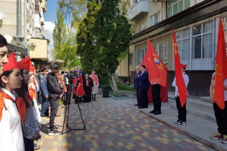 В Черкесске открыт новый памятник В.И. Ленину, состоялся Форум лево-патриотических сил Карачаево-Черкесии, возложены венки и цветы Ильичу