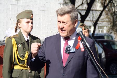 Дань памяти и деловое сотрудничество: Новосибирск посетила делегация Посольства КНДР