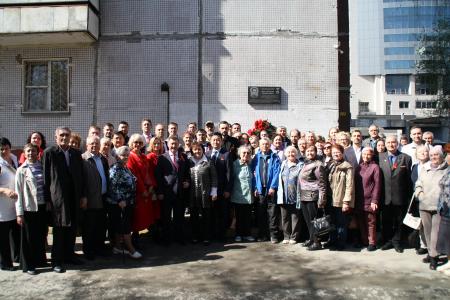 Дань памяти и деловое сотрудничество: Новосибирск посетила делегация Посольства КНДР