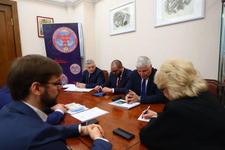 Н.А. Останина провела рабочую встречу с председателем ДОСААФ России Денисом Добряковым