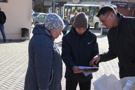 Коммунисты Томска продолжают сбор подписей в поддержку Народного референдума