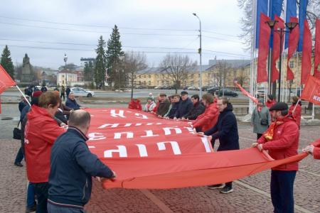 В Петрозаводске завершился межрегиональный антифашистский форум КПРФ