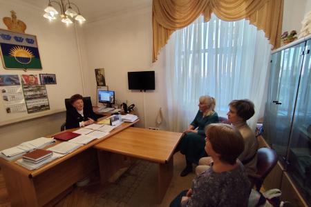 Лидер коммунистов Тюменской области Тамара Казанцева вручила награды работникам социальной сферы