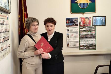 Лидер коммунистов Тюменской области Тамара Казанцева вручила награды работникам социальной сферы
