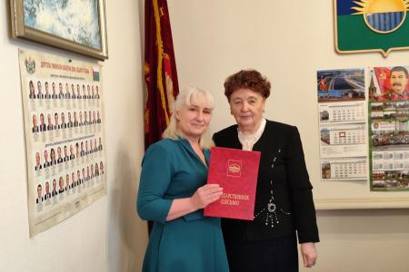 Лидер коммунистов Тюменской области Тамара Казанцева вручила награды работникам социальной сферы