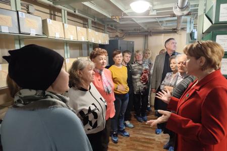 Активисты Тюменского обкома КПРФ посетили государственный архив социально-политической истории Тюменской области