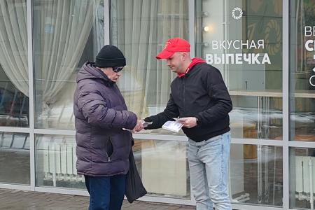 Ивановские коммунисты и комсомольцы поздравили горожан с Днём космонавтики