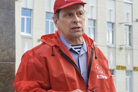 Торжественное возложение цветов к памятнику В.И. Ленину в Иванове в честь 155-летия со дня его рождения