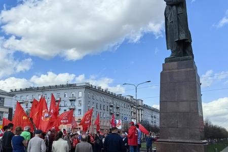Торжественное возложение цветов к памятнику В.И. Ленину в Иванове в честь 155-летия со дня его рождения