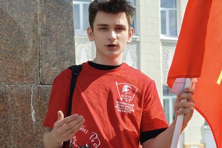 Торжественное возложение цветов к памятнику В.И. Ленину в Иванове в честь 155-летия со дня его рождения
