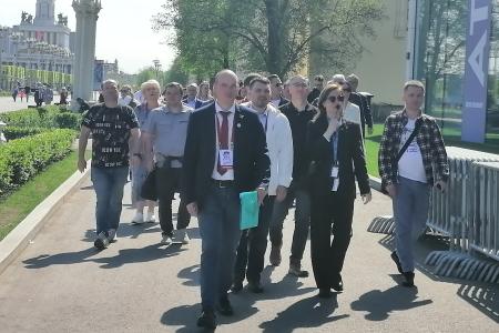 Участники Международного антифашистского форума посетили ВДНХ