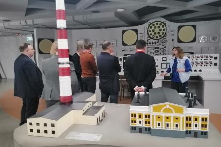 Участники Международного антифашистского форума посетили ВДНХ