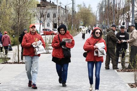 Коммунисты и комсомольцы провели акцию «Красная улица» в городе Юрьевец Ивановской области