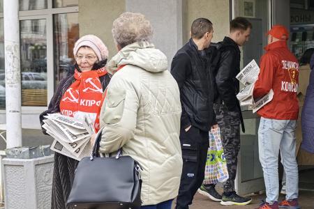 Коммунисты и комсомольцы провели акцию «Красная улица» в городе Юрьевец Ивановской области