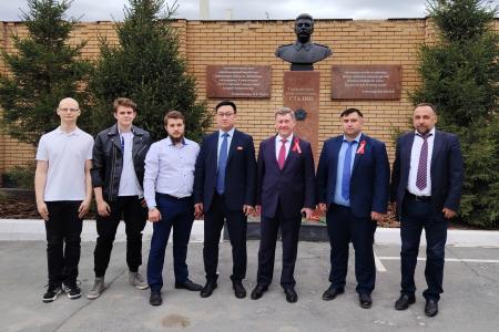 Дань памяти и деловое сотрудничество: Новосибирск посетила делегация Посольства КНДР