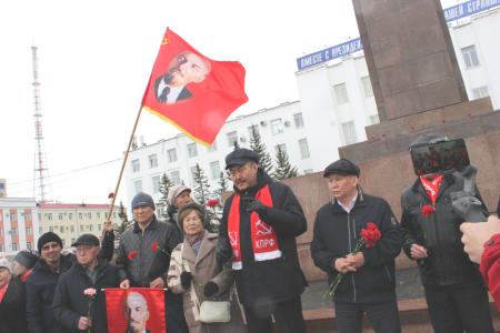 Коммунисты Якутии продолжают активную борьбу под Красным знаменем Ленина