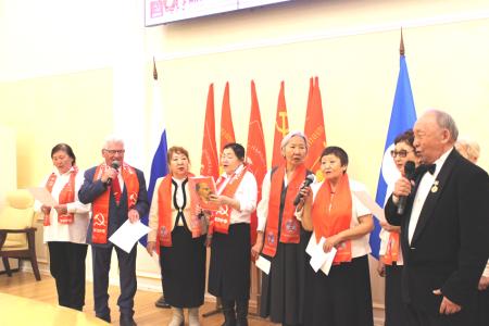 Коммунисты Якутии продолжают активную борьбу под Красным знаменем Ленина