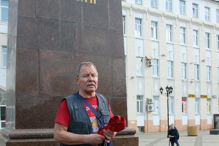 Торжественное возложение цветов к памятнику В.И. Ленину в Иванове в честь 155-летия со дня его рождения