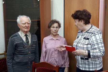 Лидер тюменских коммунистов Тамара Казанцева вручила детям войны памятные медали ЦК КПРФ «80 лет Победы»