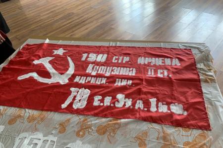 Тамбовская область. Инжавинские школьники изготовили собственную копию Знамени Победы