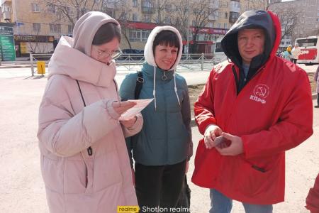 Пермский край. КПРФ на уличных пикетах и в общественных приемных ведет сбор гуманитарных грузов для СВО и реализует общепартийный проект «Народный Референдум»