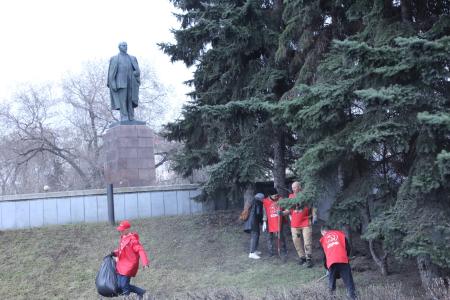 В Омске отметили праздник субботником