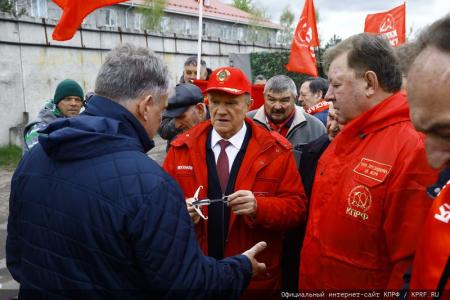 Сто тридцать седьмой гуманитарный конвой от КПРФ к 80-летию Великой Победы