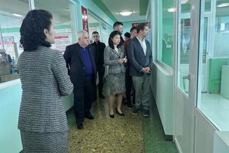 Делегация КПРФ во главе с Казбеком Тайсаевым и Александром Ющенко ведет работу в КНДР
