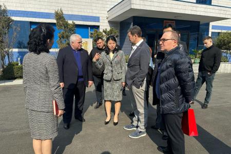 Делегация КПРФ во главе с Казбеком Тайсаевым и Александром Ющенко ведет работу в КНДР