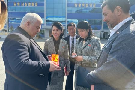 Делегация КПРФ во главе с Казбеком Тайсаевым и Александром Ющенко ведет работу в КНДР