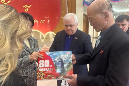Делегация КПРФ во главе с Казбеком Тайсаевым и Александром Ющенко ведет работу в КНДР