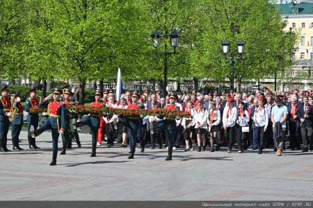 «Ленин впервые заставил капитал потесниться и создал государство рабочих и крестьян»
